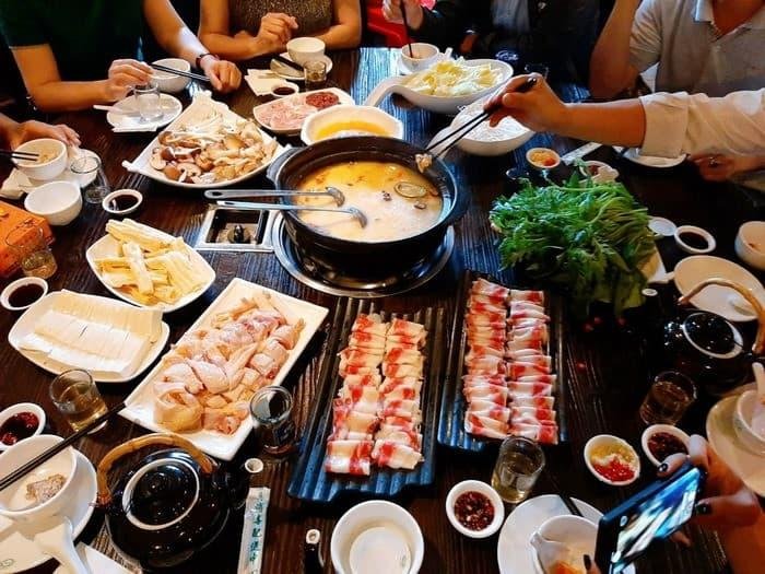 Bữa lẩu sữa trong chương trình tour Nam Ninh Đông Hưng