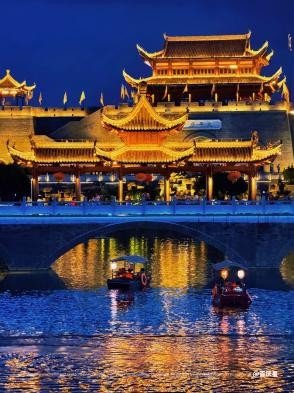 Thái Bình Cổ Trấn về đêm trong tour Nam Ninh 3N2Đ